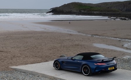 2020 Mercedes-AMG GT R Roadster (UK-Spec) Rear Three-Quarter Wallpapers 450x275 (63)