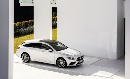 2020 Mercedes-Benz CLA Shooting Brake AMG-Line (Color: Digital White) Front Three-Quarter Wallpapers 450x275 (71)