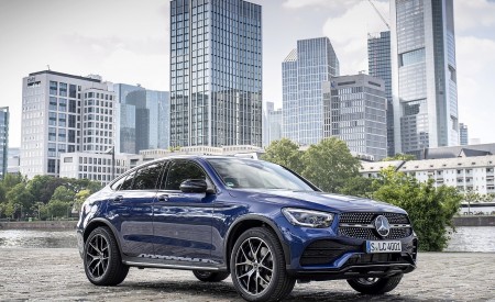 2020 Mercedes-Benz GLC 300 4MATIC Coupe (Color: Brilliant Blue Metallic) Front Three-Quarter Wallpapers 450x275 (57)