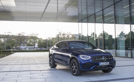 2020 Mercedes-Benz GLC 300 4MATIC Coupe (Color: Brilliant Blue Metallic) Front Three-Quarter Wallpapers 450x275 (59)