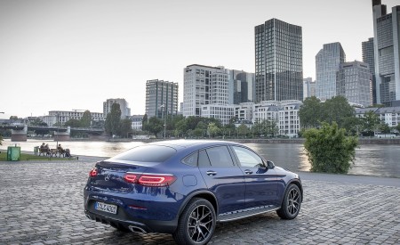 2020 Mercedes-Benz GLC 300 4MATIC Coupe (Color: Brilliant Blue Metallic) Rear Three-Quarter Wallpapers 450x275 (60)