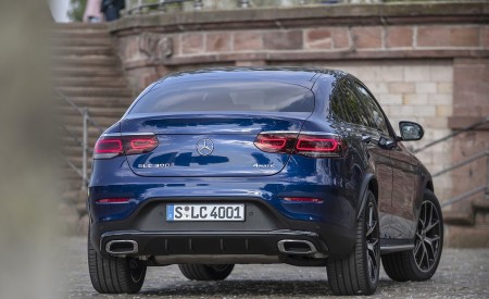 2020 Mercedes-Benz GLC 300 4MATIC Coupe (Color: Brilliant Blue Metallic) Rear Wallpapers 450x275 (61)
