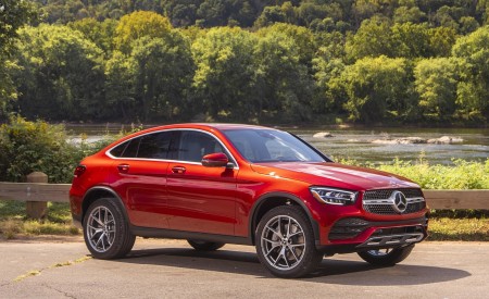 2020 Mercedes-Benz GLC 300 Coupe (US-Spec) Front Three-Quarter Wallpapers 450x275 (15)