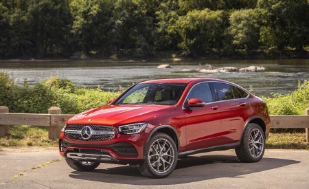 2020 Mercedes-Benz GLC 300 Coupe (US-Spec) Front Three-Quarter Wallpapers 450x275 (16)