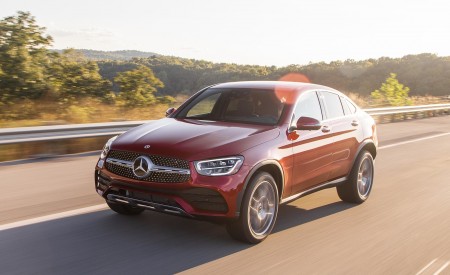 2020 Mercedes-Benz GLC 300 Coupe (US-Spec) Front Three-Quarter Wallpapers 450x275 (9)