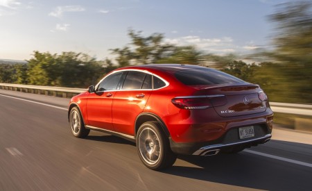 2020 Mercedes-Benz GLC 300 Coupe (US-Spec) Rear Three-Quarter Wallpapers 450x275 (10)