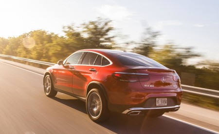 2020 Mercedes-Benz GLC 300 Coupe (US-Spec) Rear Three-Quarter Wallpapers 450x275 (11)