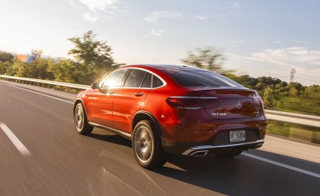 2020 Mercedes-Benz GLC 300 Coupe (US-Spec) Rear Three-Quarter Wallpapers 450x275 (12)