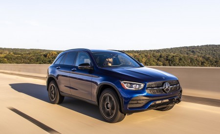 2020 Mercedes-Benz GLC 300 (US-Spec) Front Three-Quarter Wallpapers 450x275 (2)