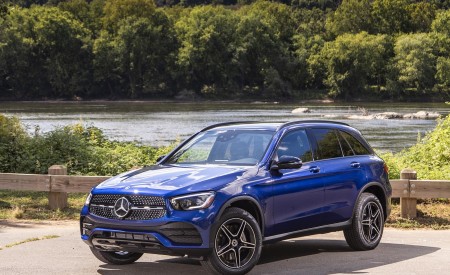 2020 Mercedes-Benz GLC 300 (US-Spec) Front Three-Quarter Wallpapers 450x275 (10)
