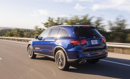 2020 Mercedes-Benz GLC 300 (US-Spec) Rear Three-Quarter Wallpapers 450x275 (9)