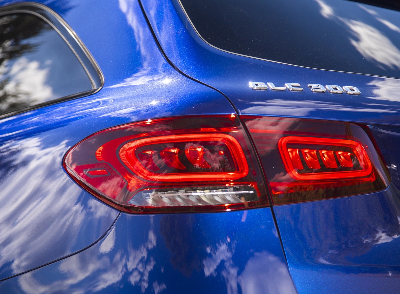 2020 Mercedes-Benz GLC 300 (US-Spec) Tail Light Wallpapers (12)