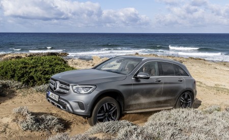 2020 Mercedes-Benz GLC (Color: Designo Selenite Grey Magno) Front Three-Quarter Wallpapers 450x275 (50)