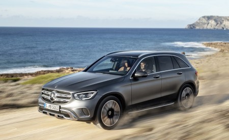 2020 Mercedes-Benz GLC (Color: Designo Selenite Grey Magno) Front Three-Quarter Wallpapers 450x275 (44)