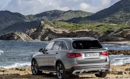 2020 Mercedes-Benz GLC (Color: Designo Selenite Grey Magno) Rear Three-Quarter Wallpapers 450x275 (59)