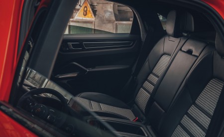 2020 Porsche Cayenne Coupe Interior Rear Seats Wallpapers 450x275 (209)