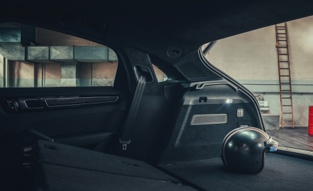 2020 Porsche Cayenne Coupe Trunk Wallpapers 450x275 (207)