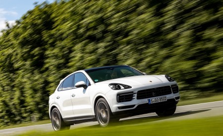 2020 Porsche Cayenne Coupé (Color: Carrara White Metallic) Front Three-Quarter Wallpapers 450x275 (130)