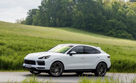 2020 Porsche Cayenne Coupé (Color: Carrara White Metallic) Front Three-Quarter Wallpapers 450x275 (146)