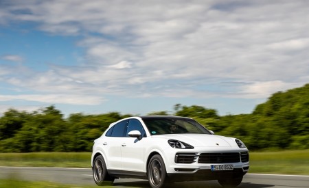 2020 Porsche Cayenne Coupé (Color: Carrara White Metallic) Front Three-Quarter Wallpapers 450x275 (147)