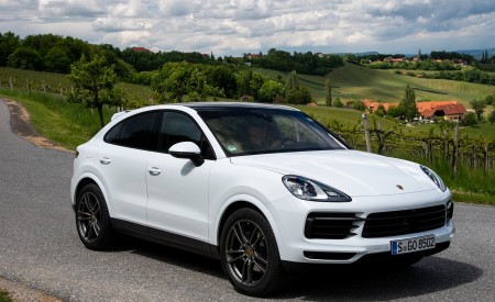 2020 Porsche Cayenne Coupé (Color: Carrara White Metallic) Front Three-Quarter Wallpapers 450x275 (150)