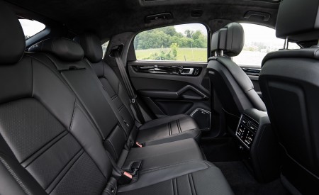 2020 Porsche Cayenne Coupé (Color: Carrara White Metallic) Interior Rear Seats Wallpapers 450x275 (166)