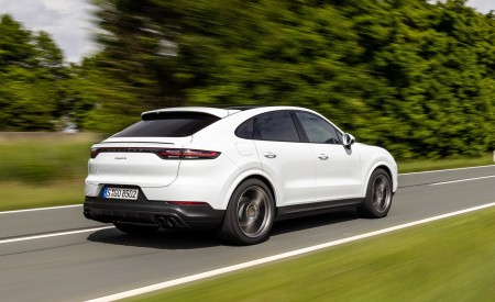 2020 Porsche Cayenne Coupé (Color: Carrara White Metallic) Rear Three-Quarter Wallpapers 450x275 (140)