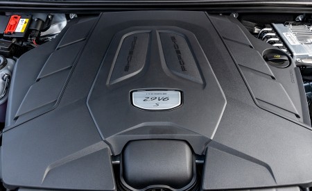 2020 Porsche Cayenne S Coupé (Color: Dolomite Silver Metallic) Engine Wallpapers 450x275 (118)