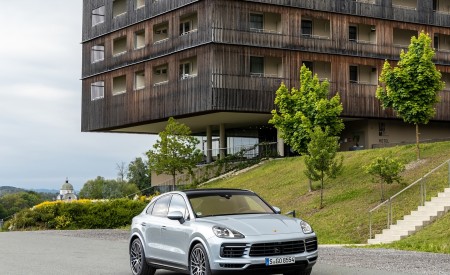 2020 Porsche Cayenne S Coupé (Color: Dolomite Silver Metallic) Front Three-Quarter Wallpapers 450x275 (101)