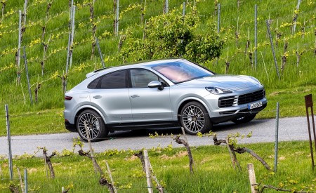 2020 Porsche Cayenne S Coupé (Color: Dolomite Silver Metallic) Front Three-Quarter Wallpapers 450x275 (88)