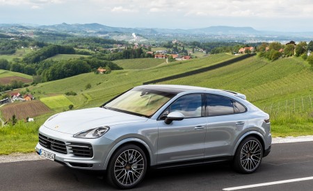 2020 Porsche Cayenne S Coupé (Color: Dolomite Silver Metallic) Front Three-Quarter Wallpapers 450x275 (90)