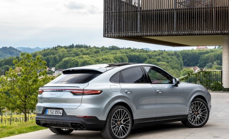 2020 Porsche Cayenne S Coupé (Color: Dolomite Silver Metallic) Rear Three-Quarter Wallpapers 450x275 (108)
