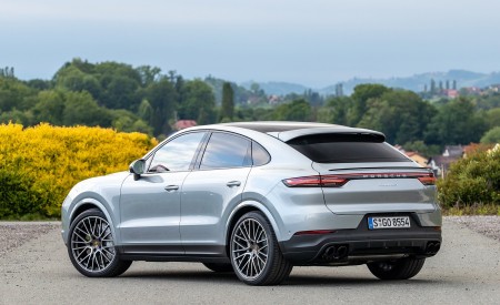 2020 Porsche Cayenne S Coupé (Color: Dolomite Silver Metallic) Rear Three-Quarter Wallpapers 450x275 (109)