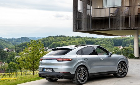 2020 Porsche Cayenne S Coupé (Color: Dolomite Silver Metallic) Rear Three-Quarter Wallpapers 450x275 (110)