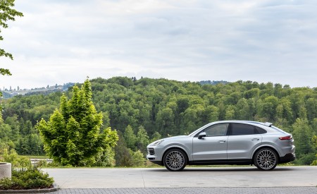 2020 Porsche Cayenne S Coupé (Color: Dolomite Silver Metallic) Side Wallpapers 450x275 (113)