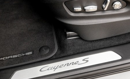 2020 Porsche Cayenne S Coupé (Color: Quarzite Grey Metallic) Door Sill Wallpapers 450x275 (29)