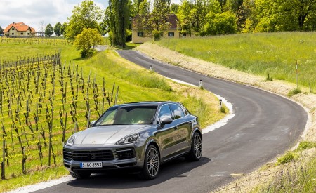 2020 Porsche Cayenne S Coupé (Color: Quarzite Grey Metallic) Front Three-Quarter Wallpapers 450x275 (12)