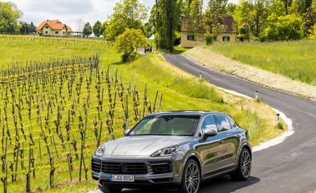 2020 Porsche Cayenne S Coupé (Color: Quarzite Grey Metallic) Front Three-Quarter Wallpapers 450x275 (15)