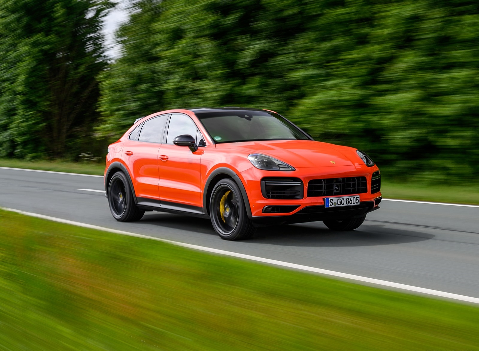 2020 Porsche Cayenne Turbo Coupe (Color: Lava Orange) Front Three-Quarter Wallpapers (3)