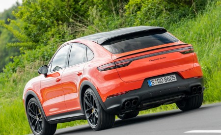2020 Porsche Cayenne Turbo Coupe (Color: Lava Orange) Rear Three-Quarter Wallpapers 450x275 (60)