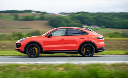 2020 Porsche Cayenne Turbo Coupe (Color: Lava Orange) Side Wallpapers 450x275 (55)