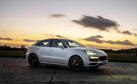 2020 Porsche Cayenne Turbo Coupe (UK-Spec) Front Three-Quarter Wallpapers 450x275 (7)