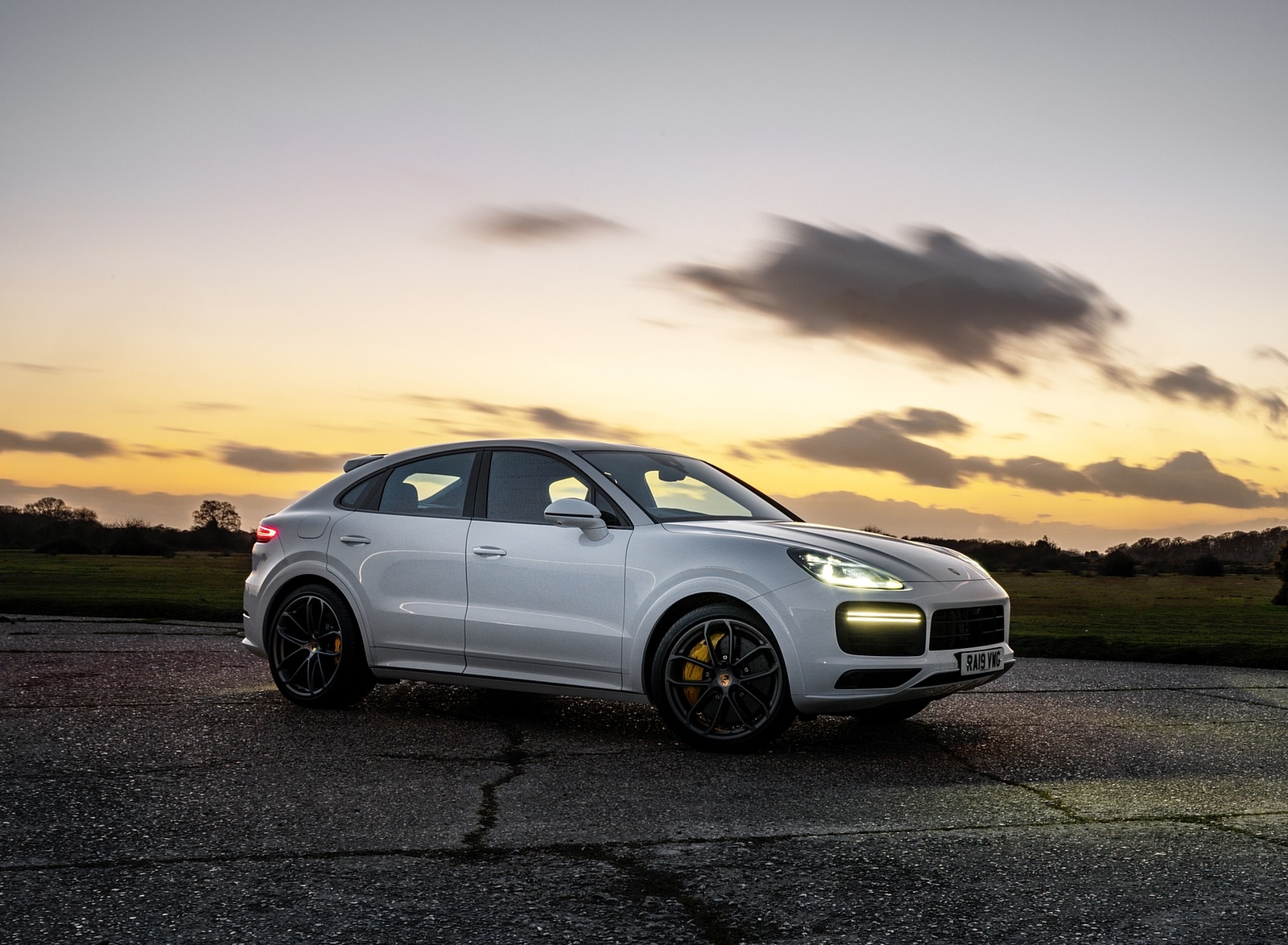 2020 Porsche Cayenne Turbo Coupe (UK-Spec) Front Three-Quarter Wallpapers (7)