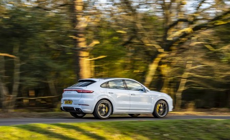 2020 Porsche Cayenne Turbo Coupe (UK-Spec) Rear Three-Quarter Wallpapers 450x275 (3)
