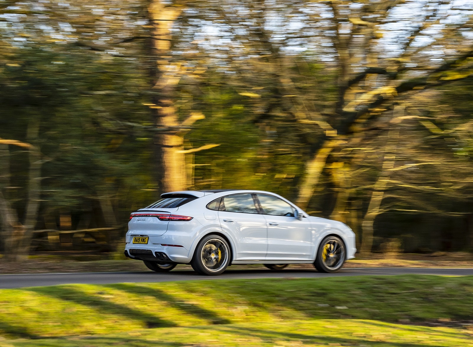 2020 Porsche Cayenne Turbo Coupe (UK-Spec) Rear Three-Quarter Wallpapers (3)