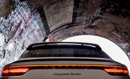2020 Porsche Cayenne Turbo Coupe (UK-Spec) Tail Light Wallpapers 450x275 (11)