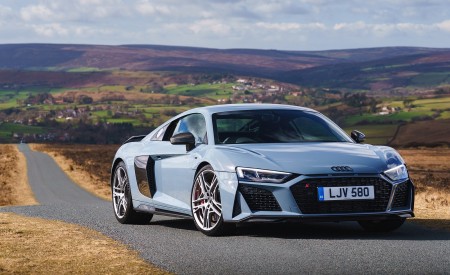 2019 Audi R8 V10 Coupe Performance quattro (UK-Spec) Front Three-Quarter Wallpapers 450x275 (130)