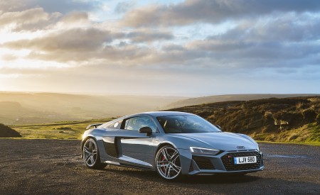 2019 Audi R8 V10 Coupe Performance quattro (UK-Spec) Front Three-Quarter Wallpapers 450x275 (140)