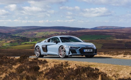2019 Audi R8 V10 Coupe Performance quattro (UK-Spec) Front Three-Quarter Wallpapers 450x275 (132)
