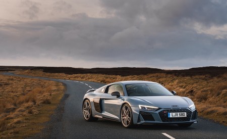 2019 Audi R8 V10 Coupe Performance quattro (UK-Spec) Front Three-Quarter Wallpapers 450x275 (133)